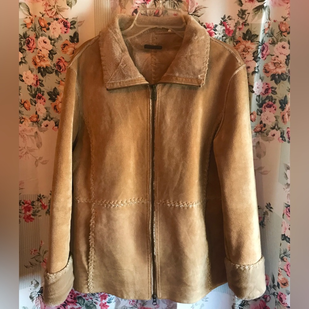 VINTAGE GUESS SIZE: S. Leather and genuine suede Sherpa lined with double zipper